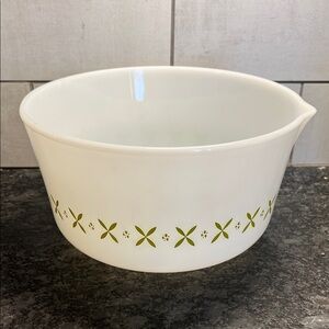 Vintage Fire King White Mixing Bowl with spout. DAISY OR GREEN X.  LARGE 9x5